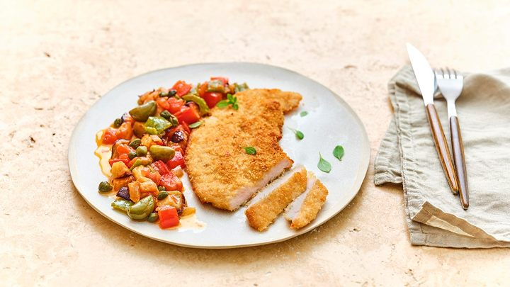 Visuel recette d'une escalope milanaise accompagnée de Caponata