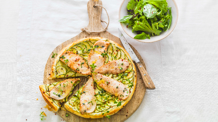 Visuel recette de tarte fine à la dinde, courgette et ricotta