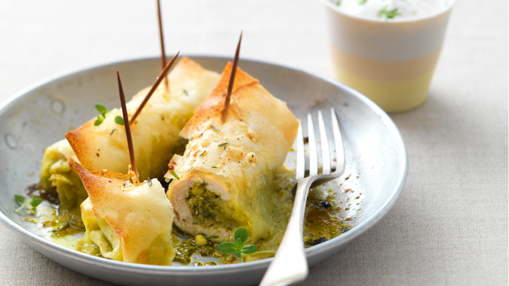 Visuel recette de roulés croustillants d' escalope de poulet garnis de pesto et de comté