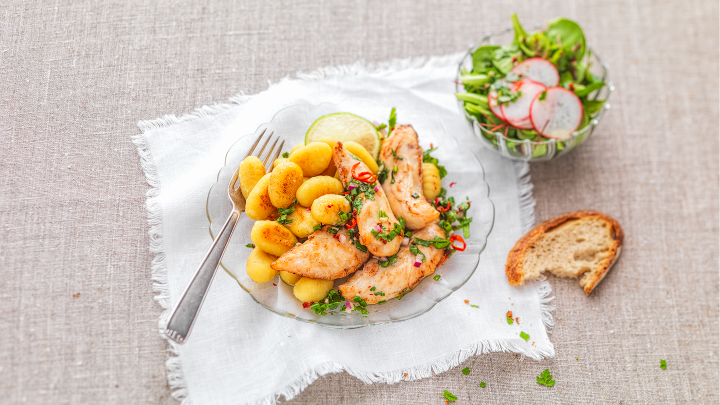 Visuel recette d'aiguillettes de poulet sauce aux herbes, accompagnées de gnocchis