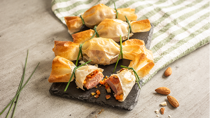 Visuel recette de bricks de sot-l'y-laisse de dinde confits au miel, agrémenté d'amandes et de carottes