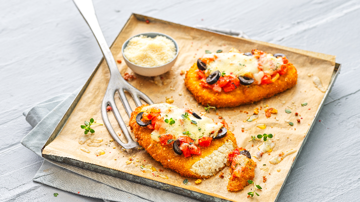 Visuel recette de panés végétariens alla parmigiana sur une plaque de cuisson